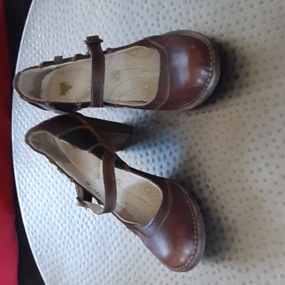 Almost New Caminar Por La Vida Shoes